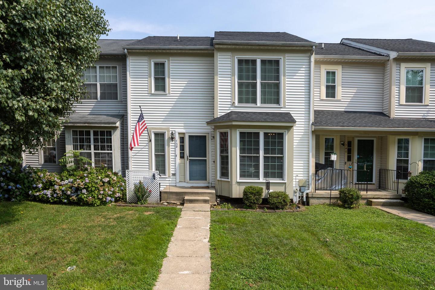738 Farnham Pl — photo