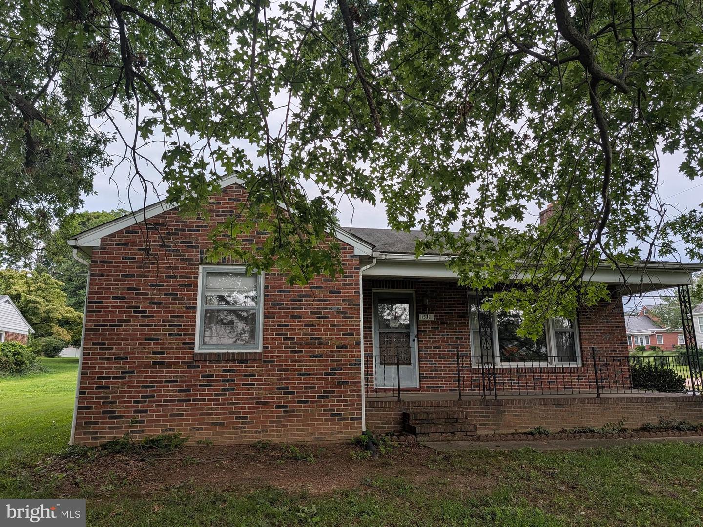1501 Barrett St — photo
