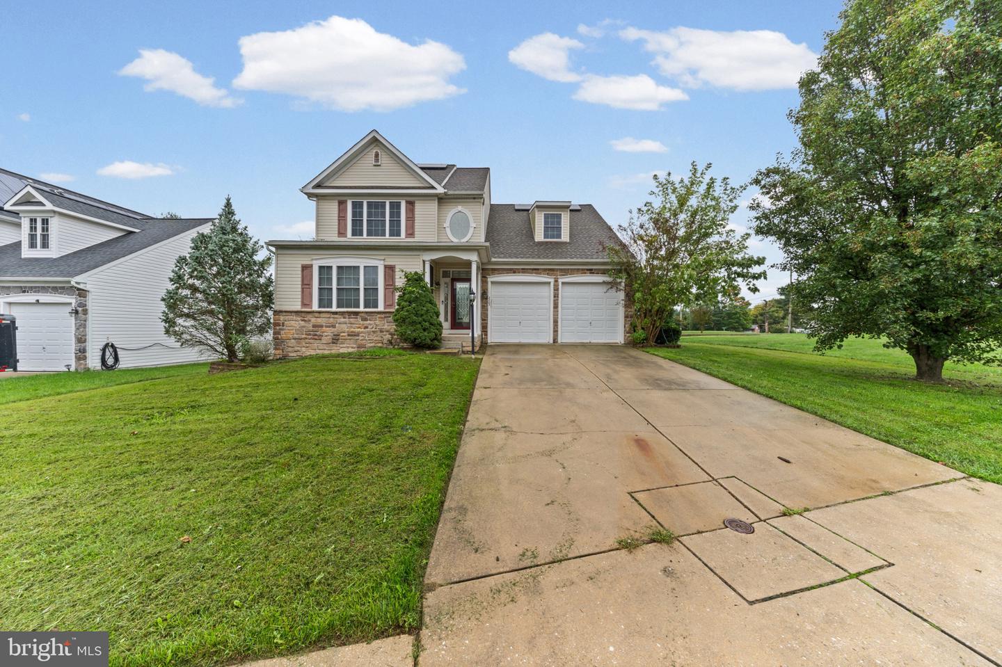 2203 Retreat Ct — photo