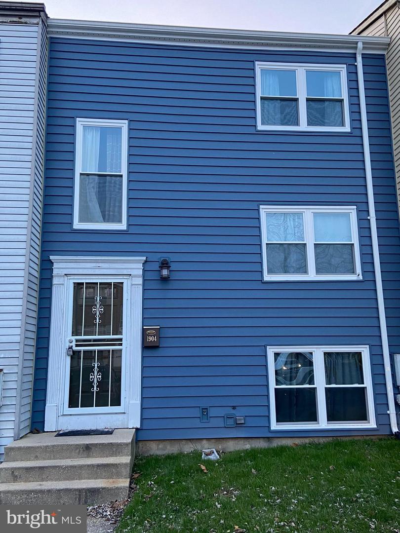 1904 Eloise Ln — photo