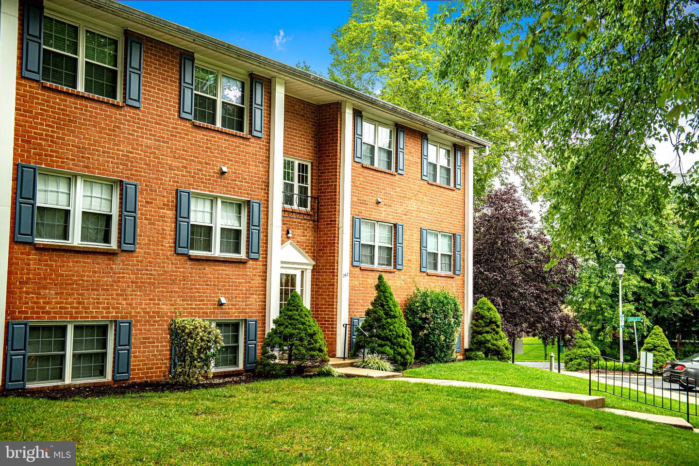 242-E Crocker Dr #242-E — photo