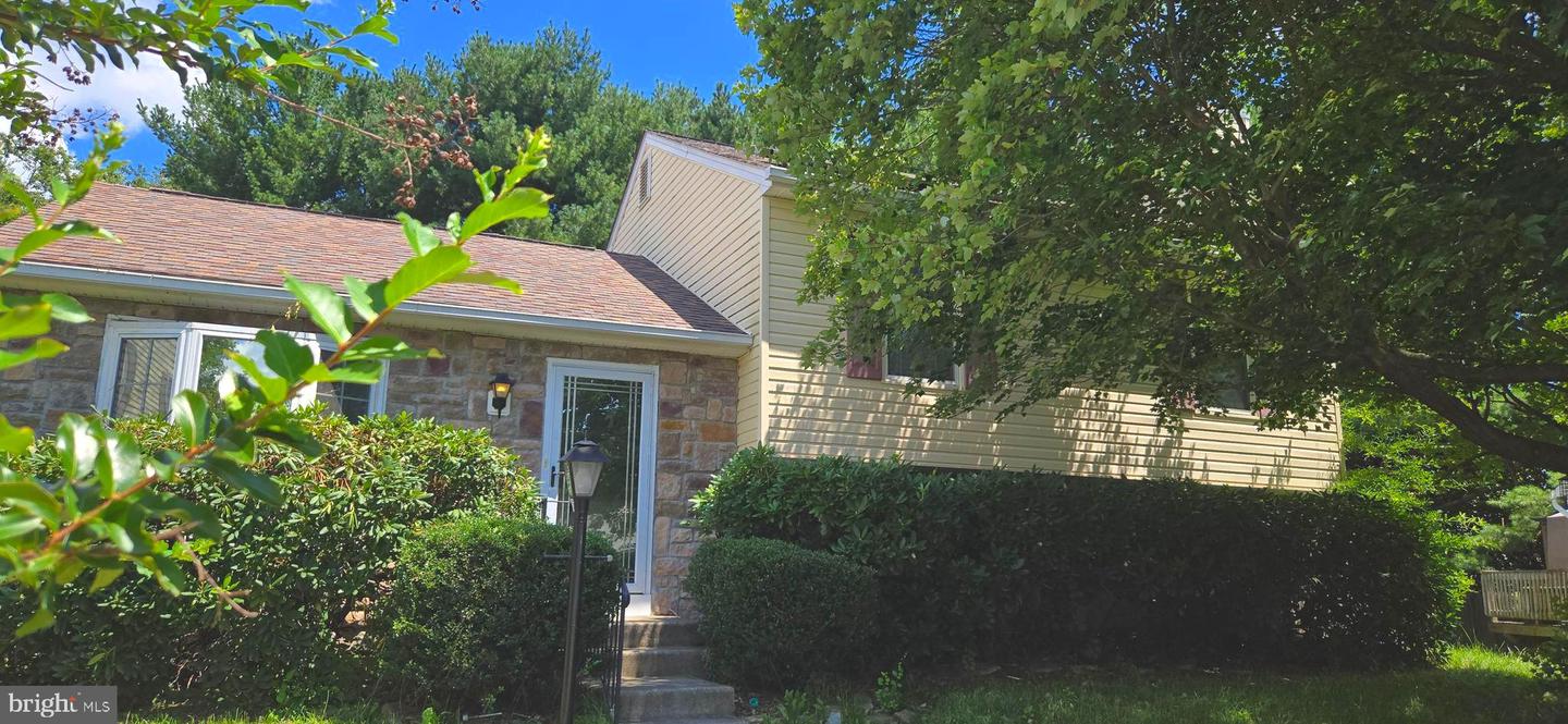 729 Rainbow Ct — photo