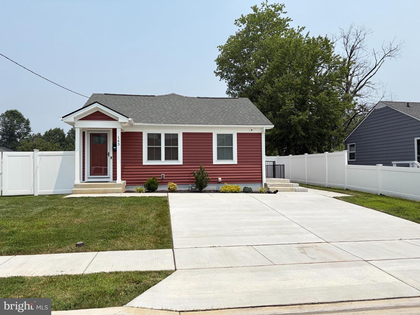 143 Bannister Ave — photo