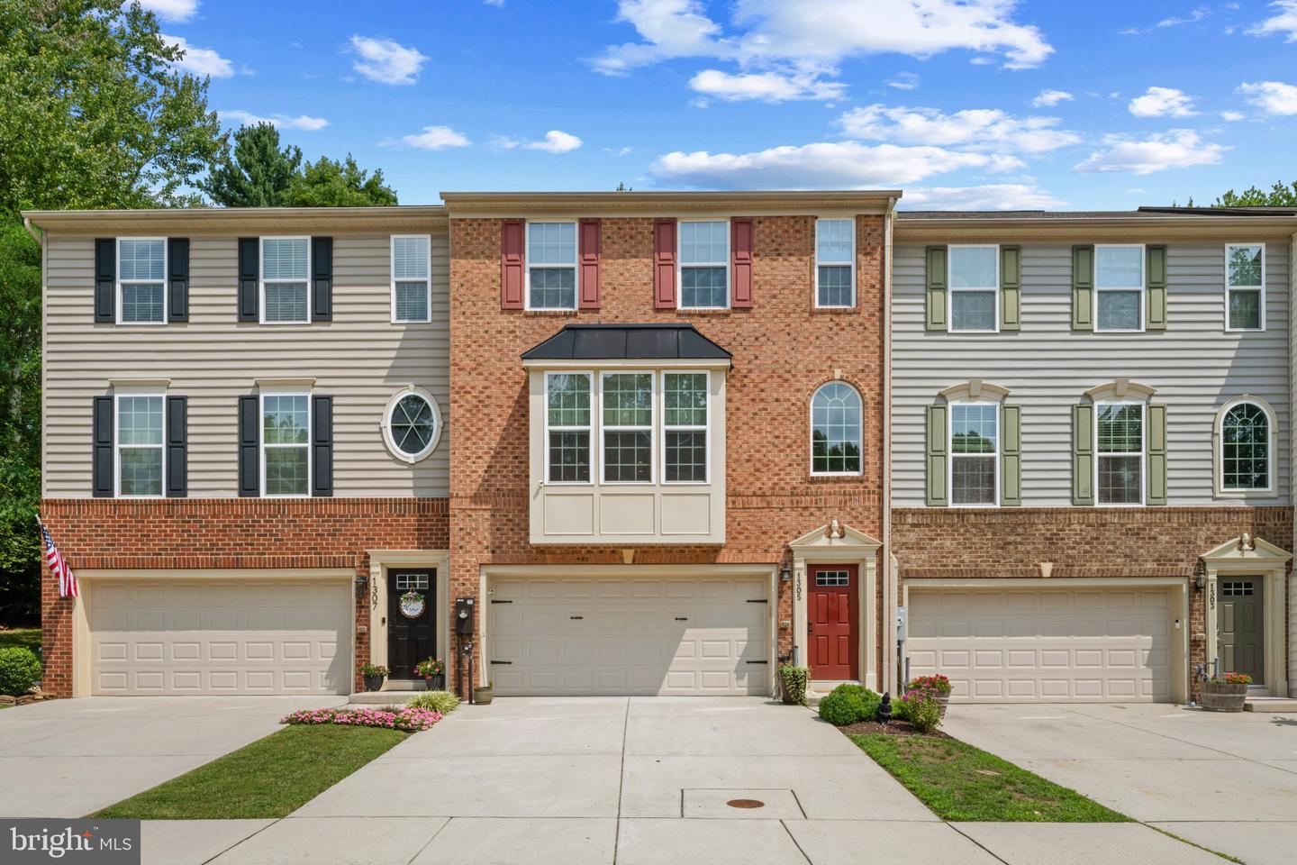 1305 Dickinson Ct — photo