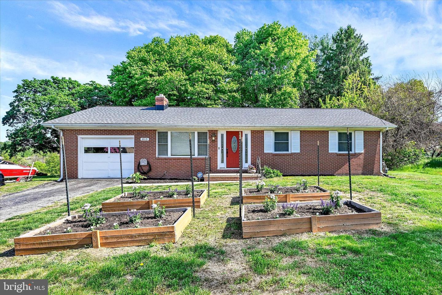 2019 S Fountain Green Rd — photo