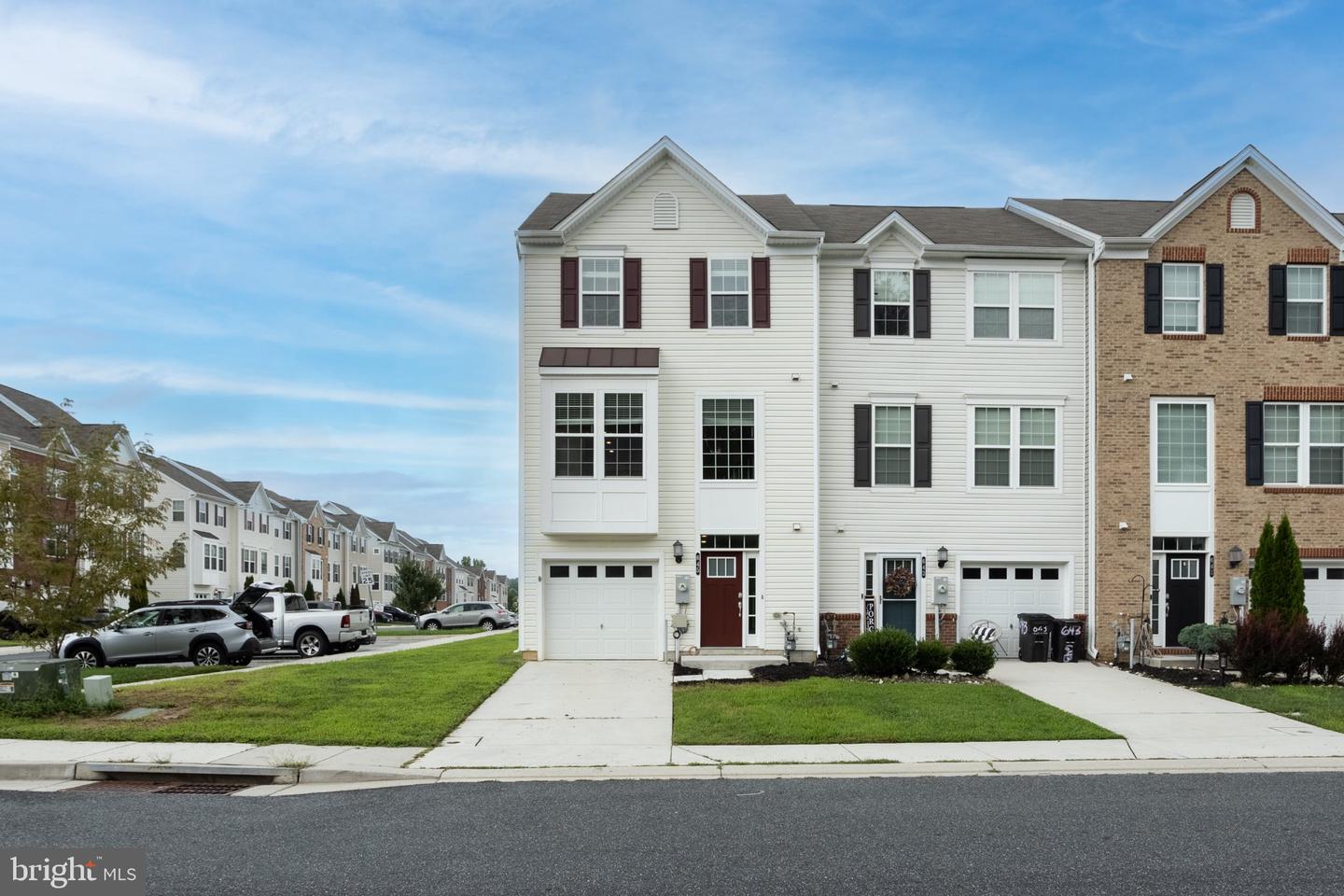645 Heathland Trl — photo