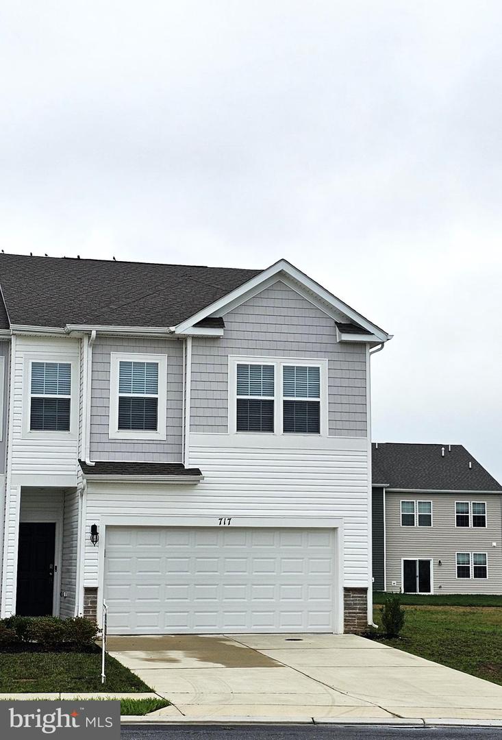 717 Pickerel Pl — photo