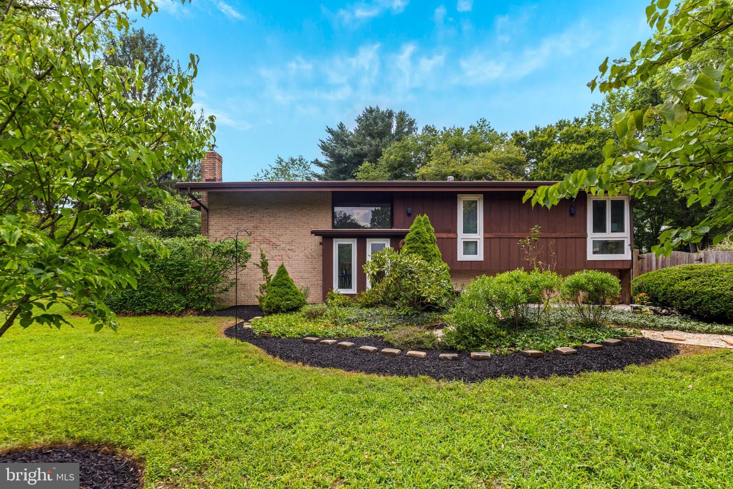 2418 Derby Dr — photo
