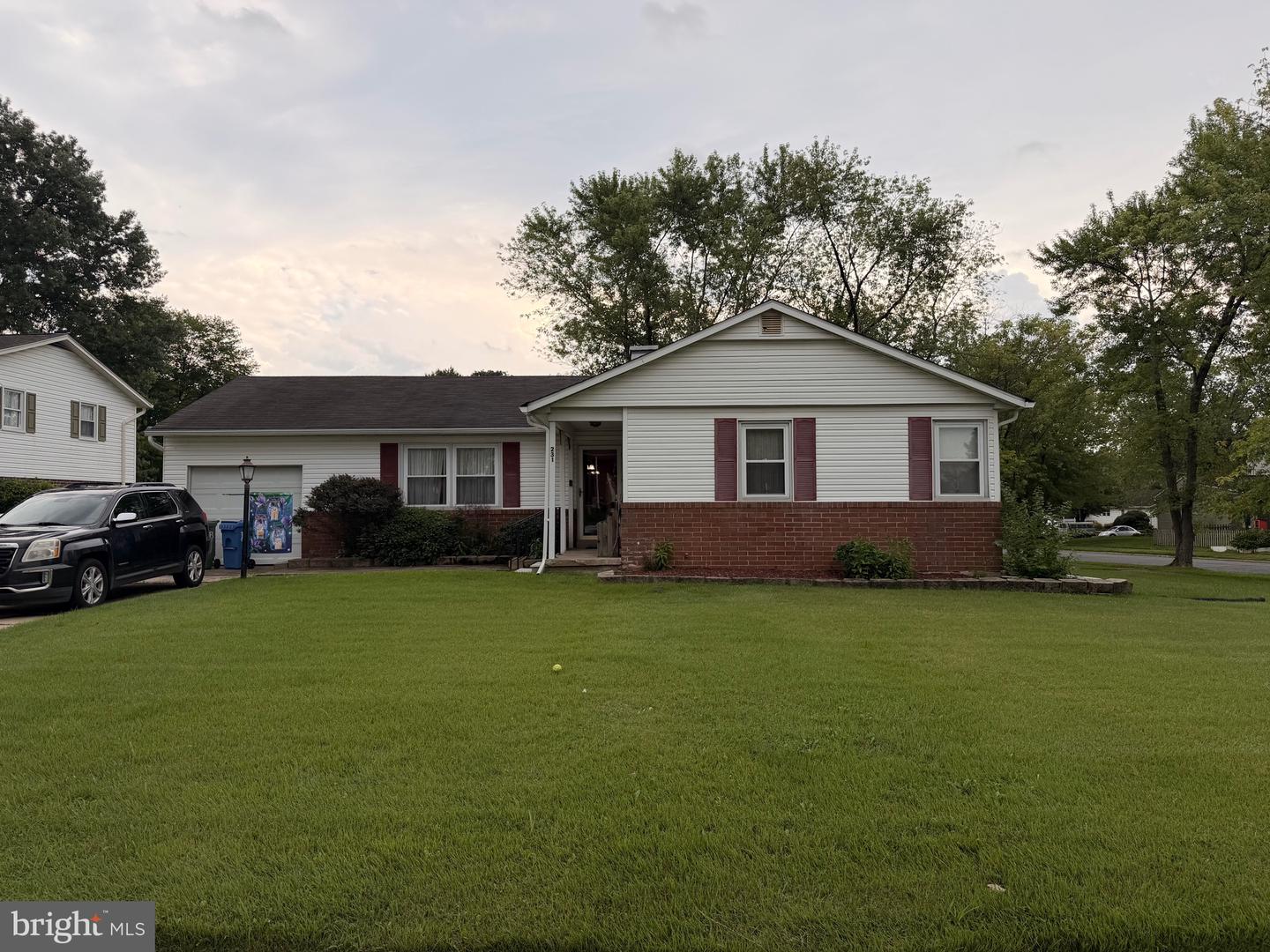 231 Kershaw Ct — photo