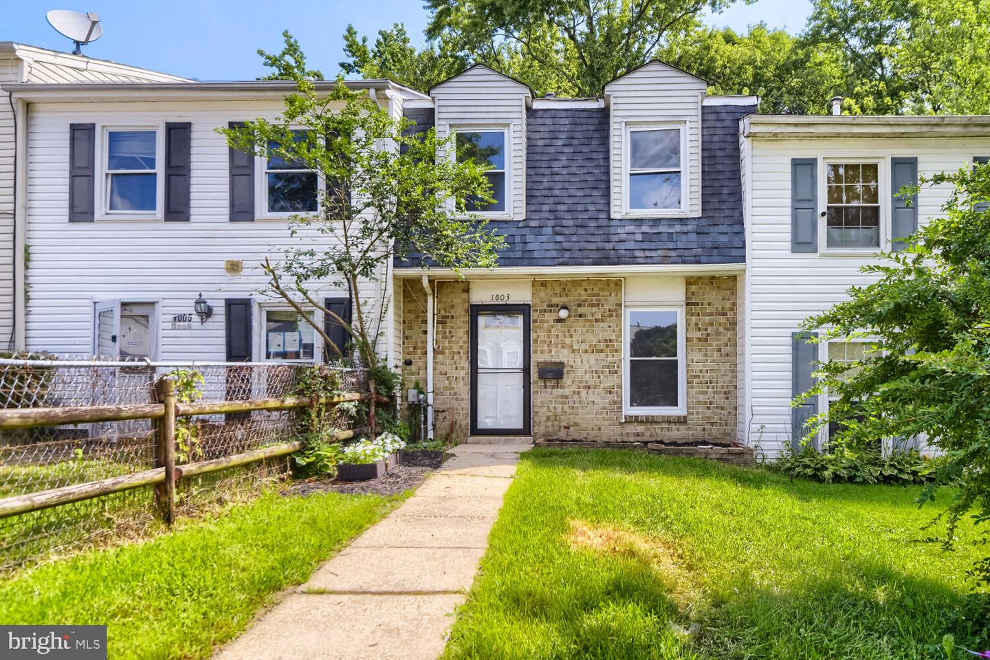 1003 Waterside Ct — photo