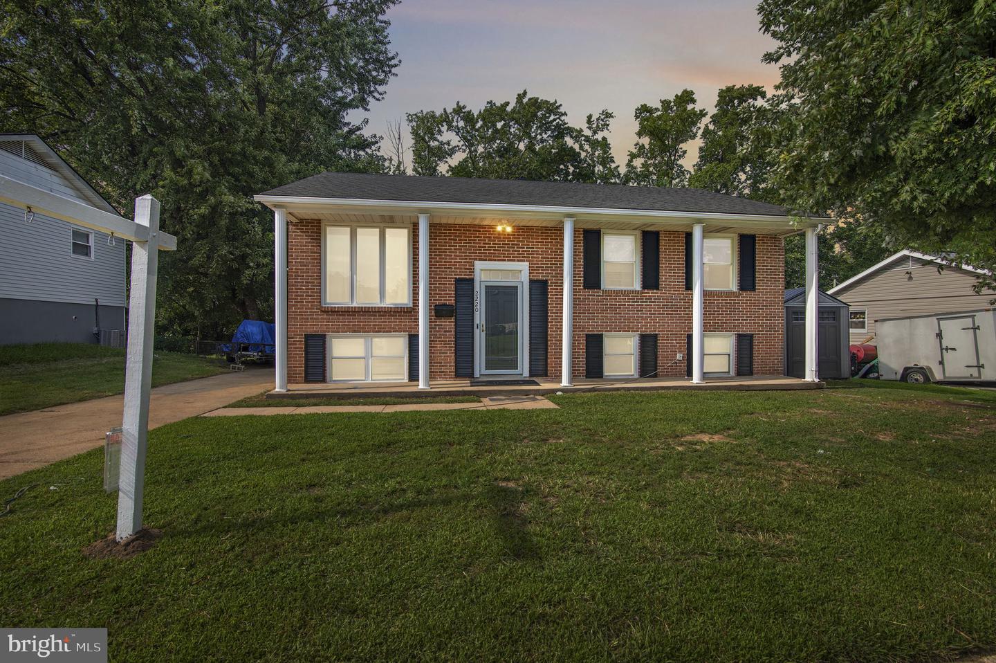 2220 Rosewood Dr — photo