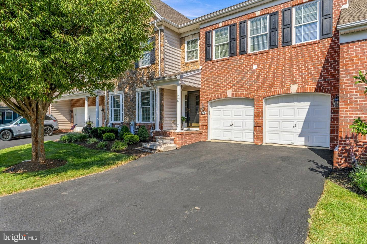 811 Bridle Path — photo