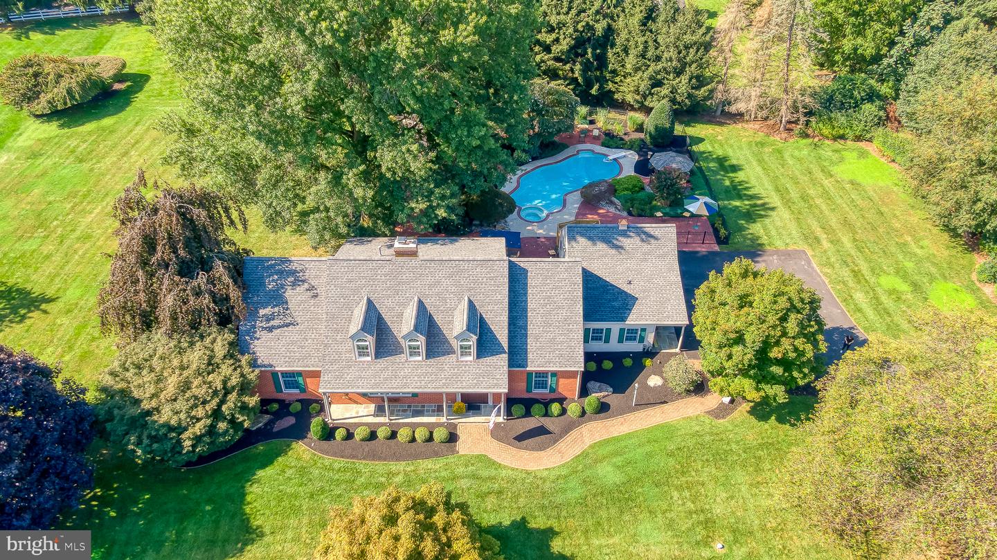 1419 E Macphail Rd — photo