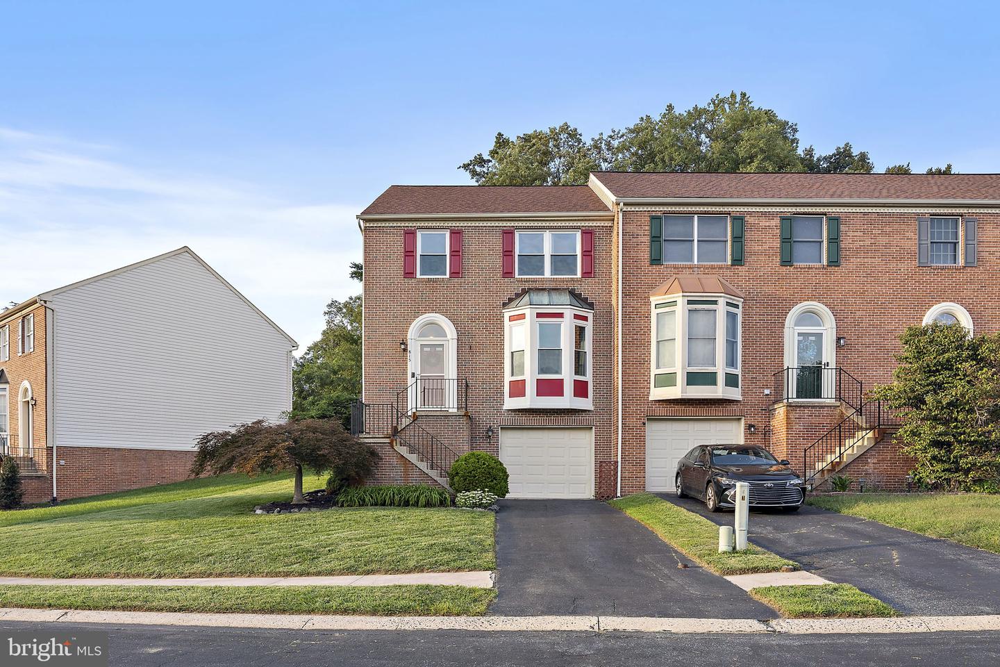815 Albion Pl — photo