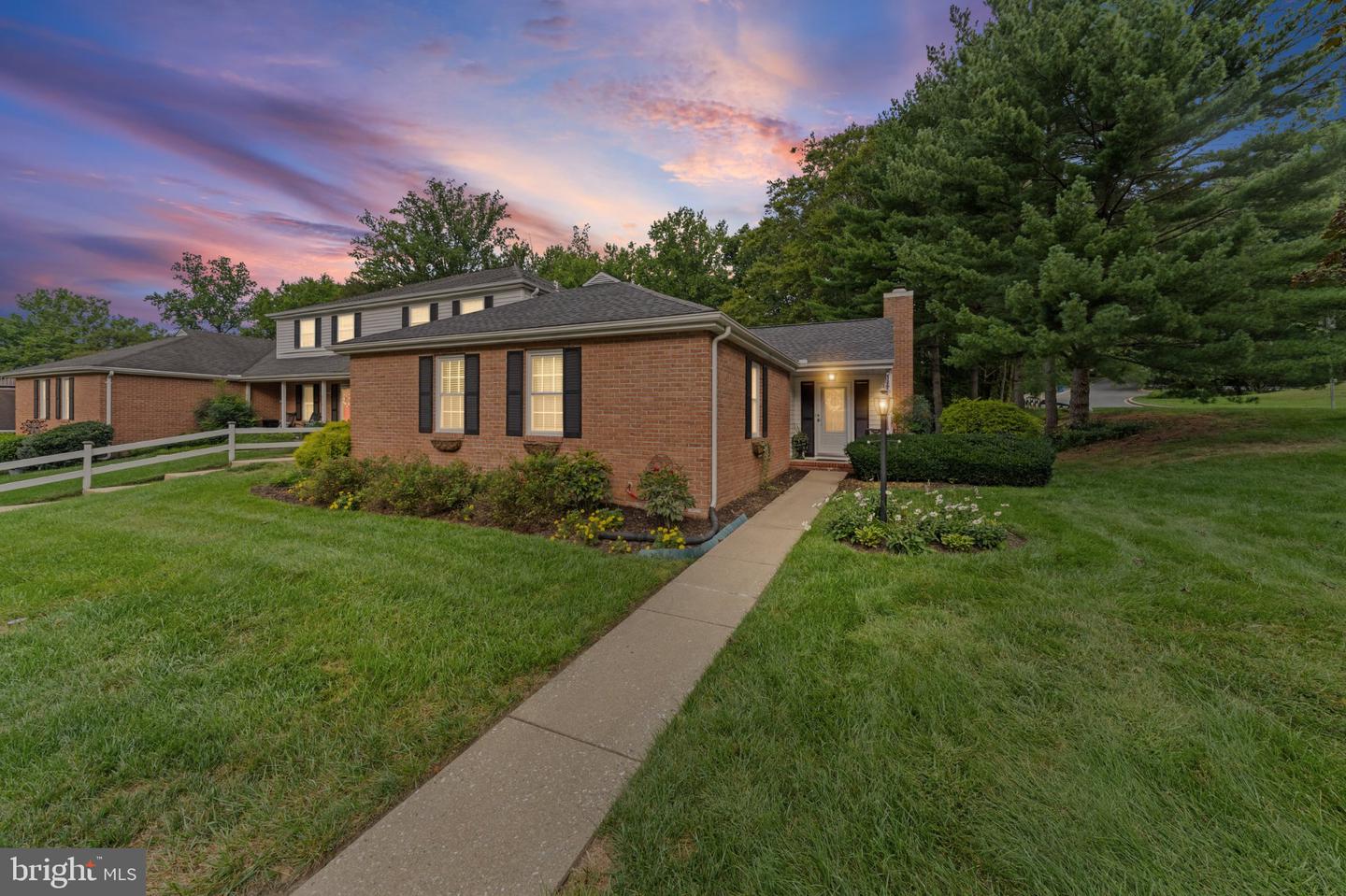 922 Candlelight Ct — photo