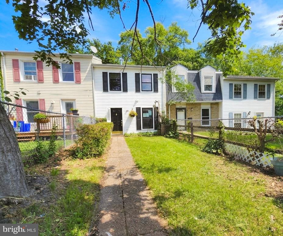 1005 Waterside Ct — photo