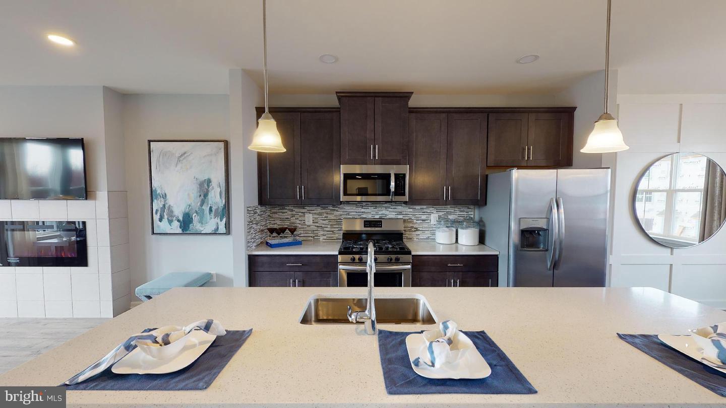 324 Aqua Sq — photo