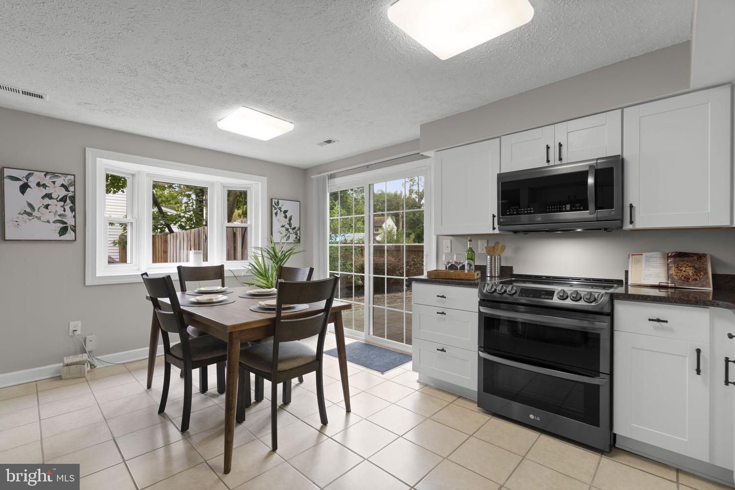 345 Winterberry Dr — photo