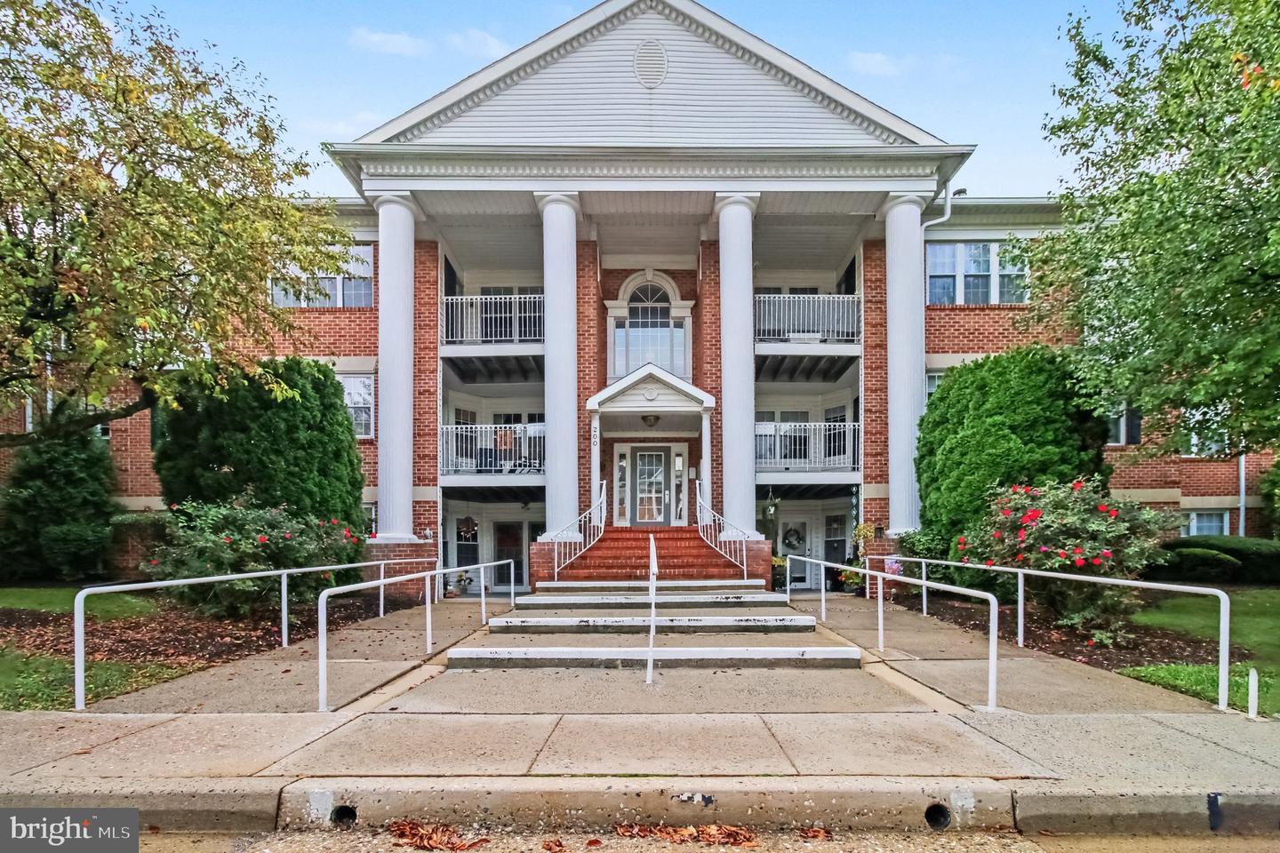 200 Burkwood Ct #200-3a — photo