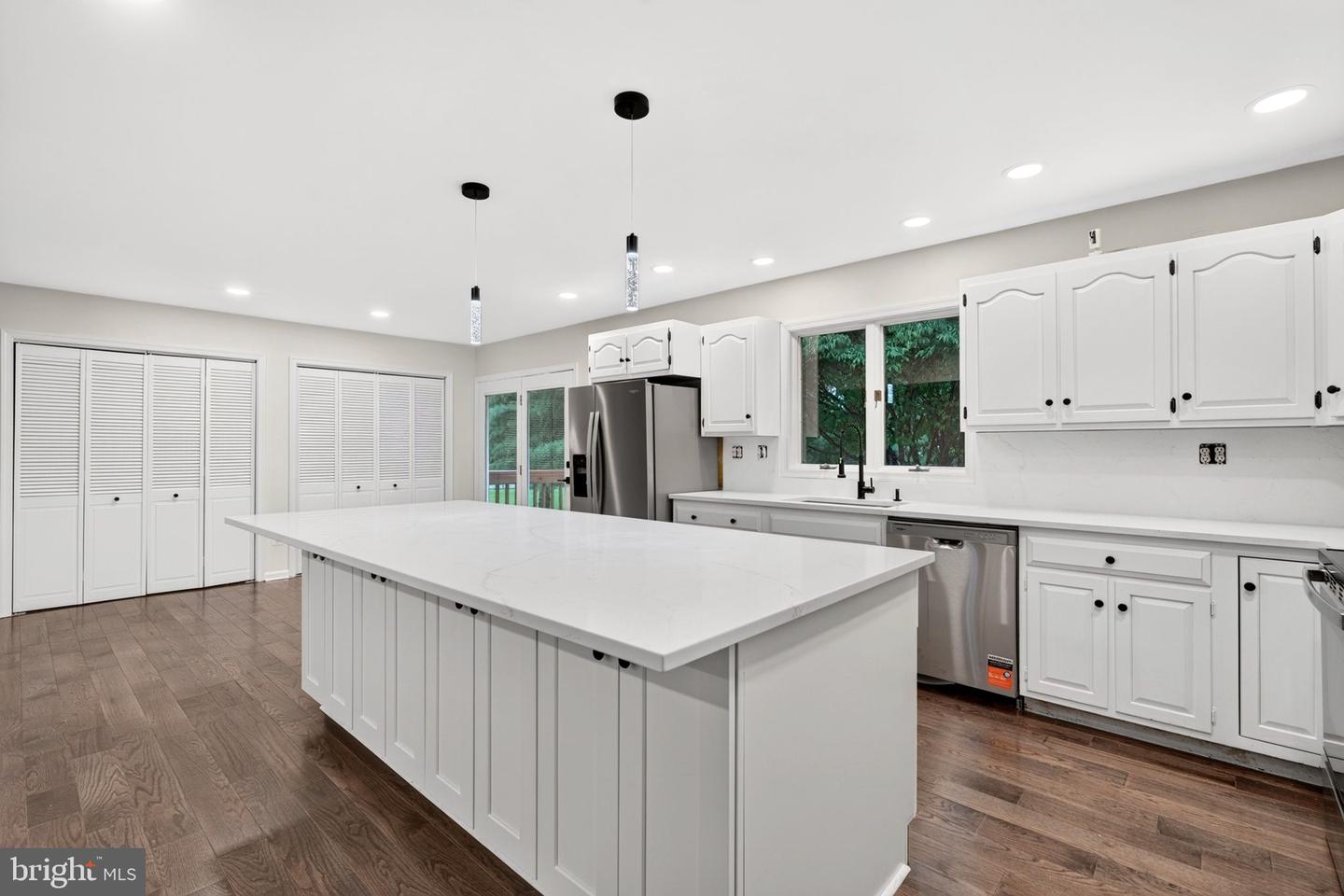 708 Karen Dr — photo