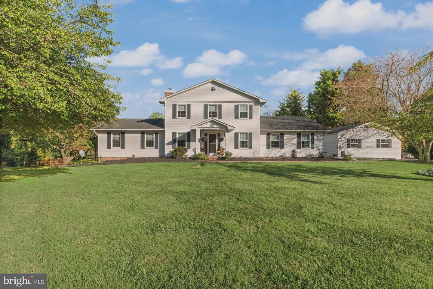 501 Country Walk Ct — photo