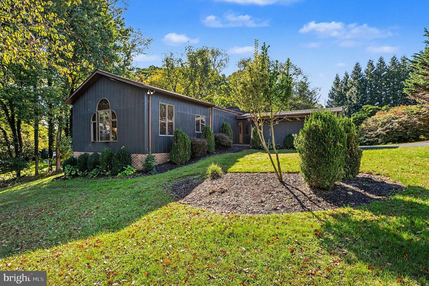 2519 Derby Dr — photo