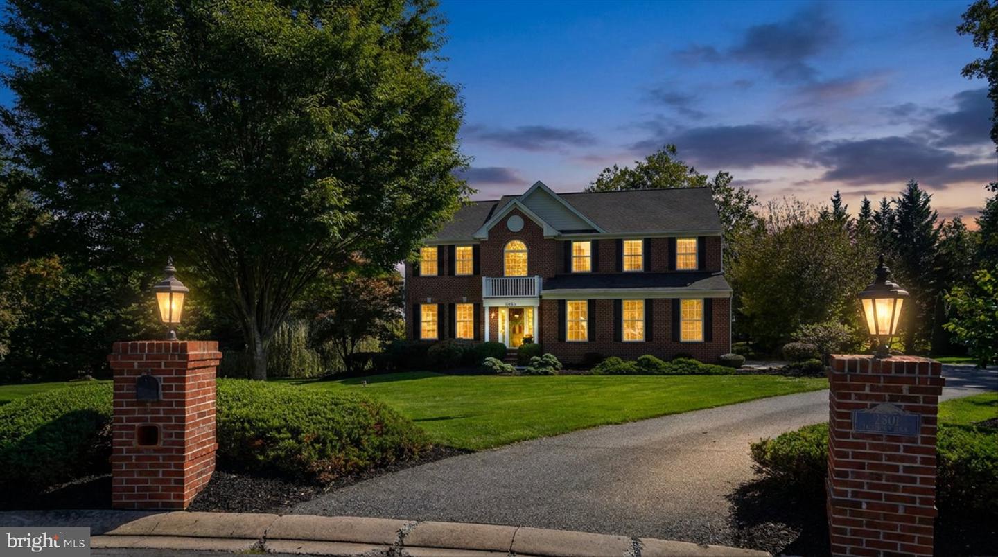 2301 Thetford Ct — photo