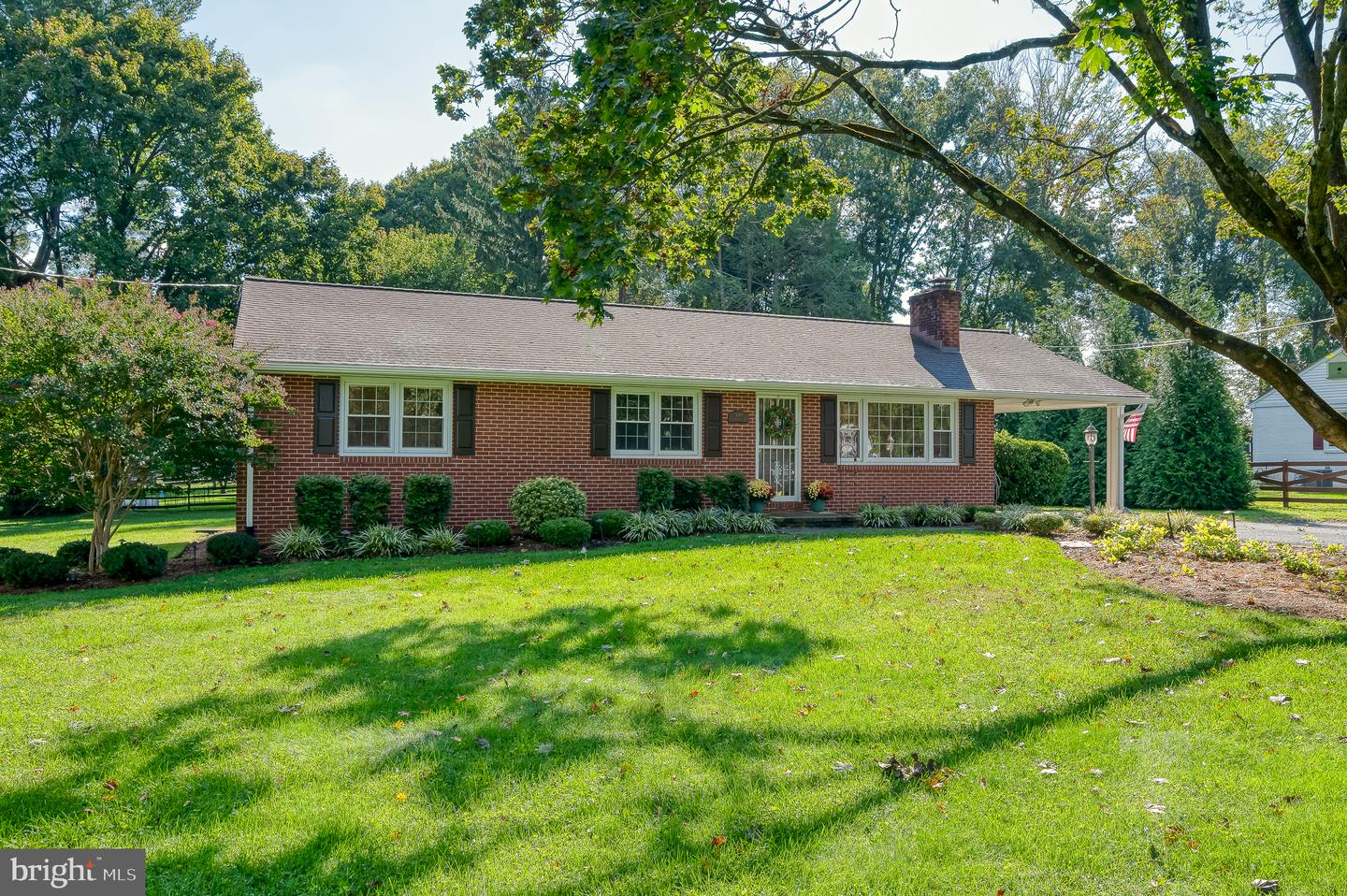 1009 E Wheel Rd — photo