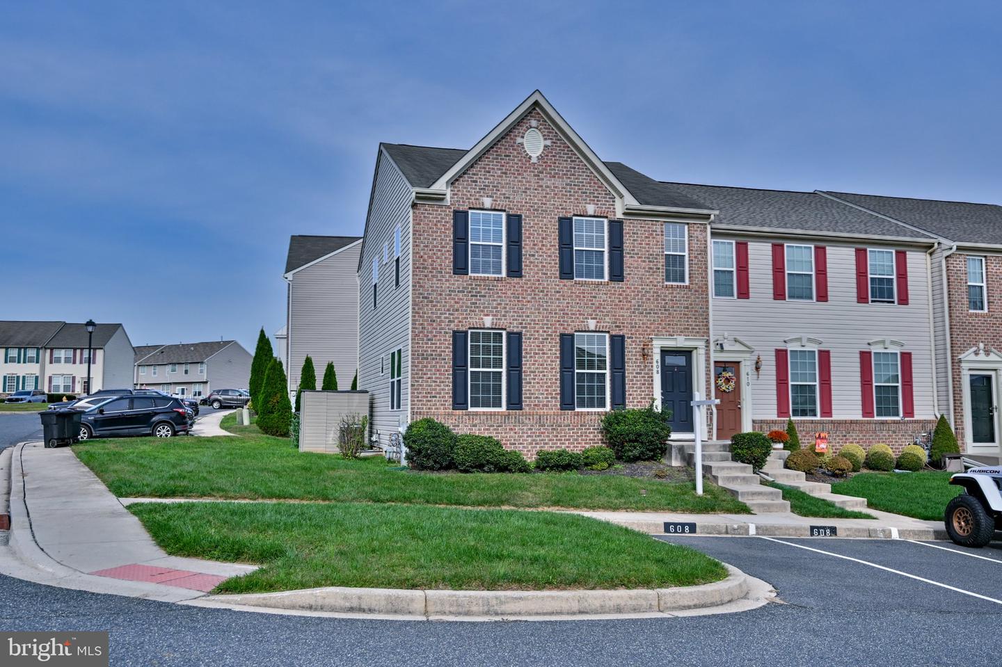 608 Tantallon Ct — photo