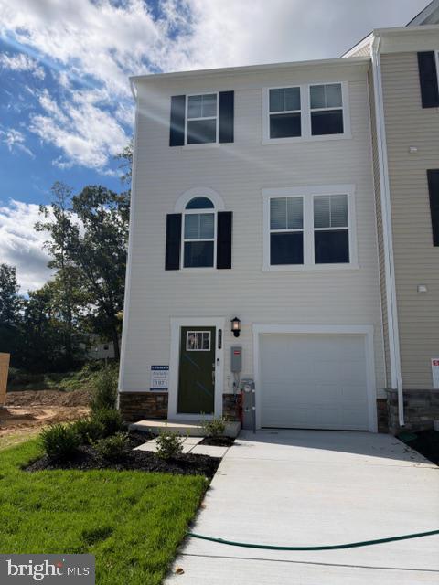 315 Hackley Dr — photo