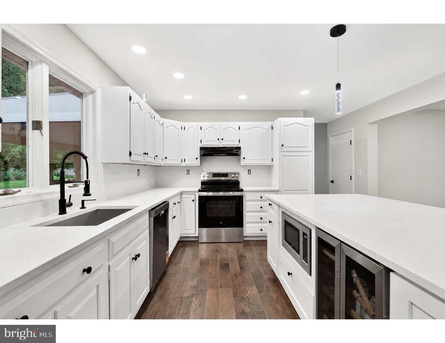 708 Karen Dr — photo