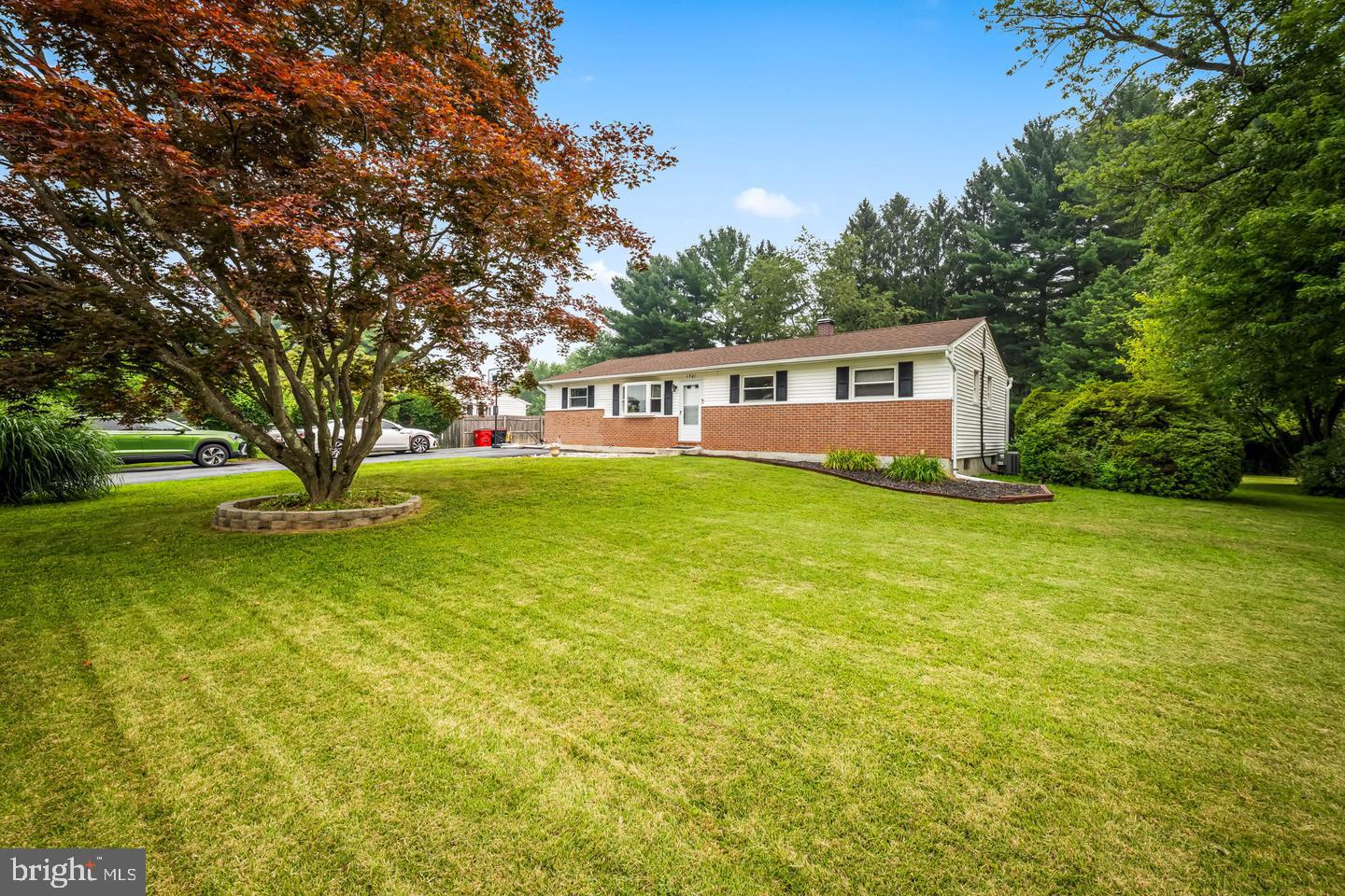 1501 Honeysuckle Dr — photo