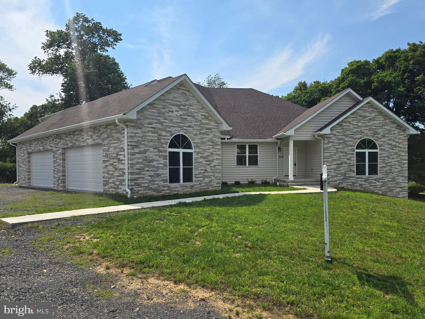 8325 Grove Angle Rd — photo