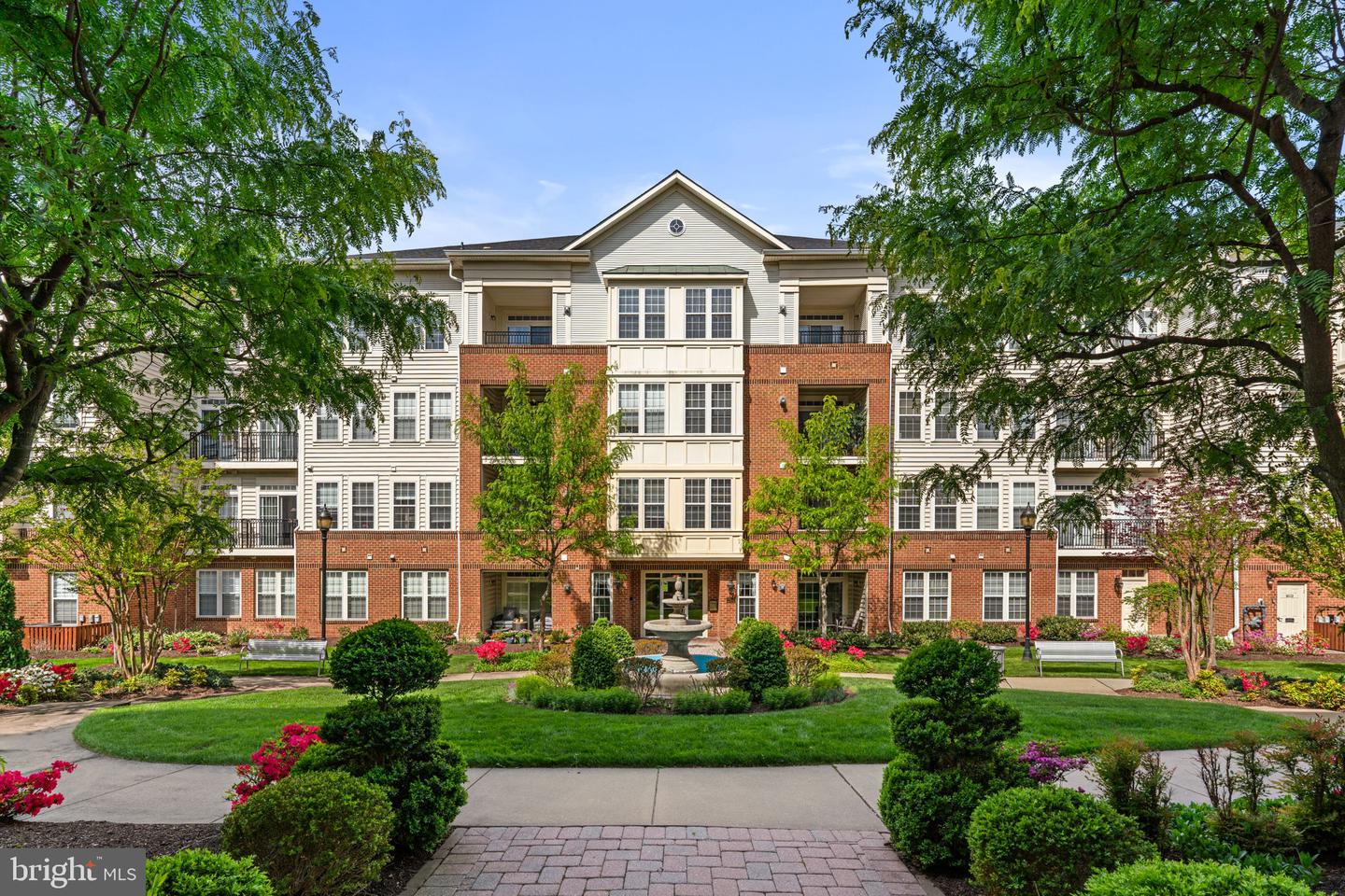 2500 Kensington Gdns #405 — photo