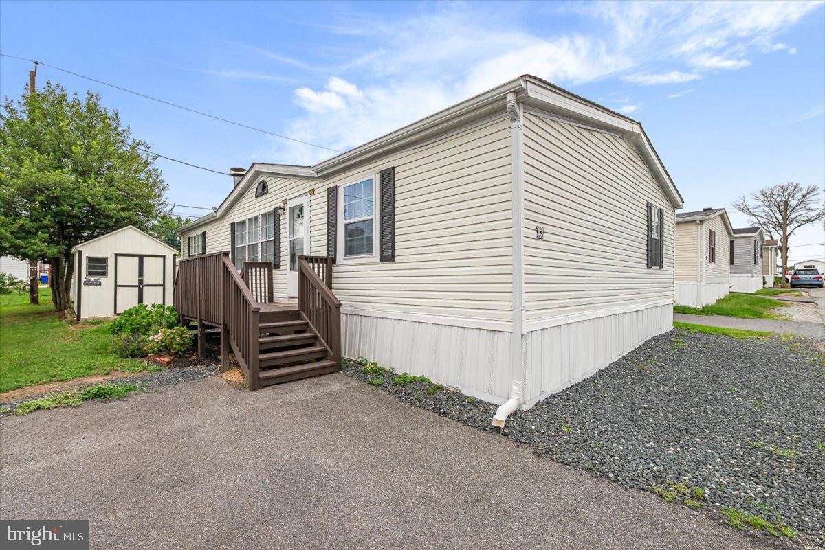 13 Midway Ave — photo