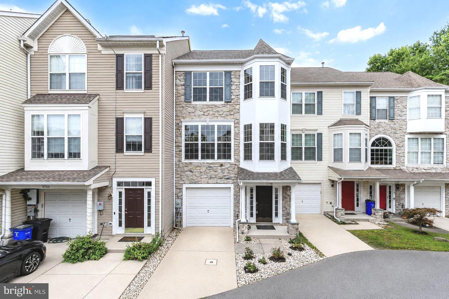 5748 Goldfinch Ct — photo