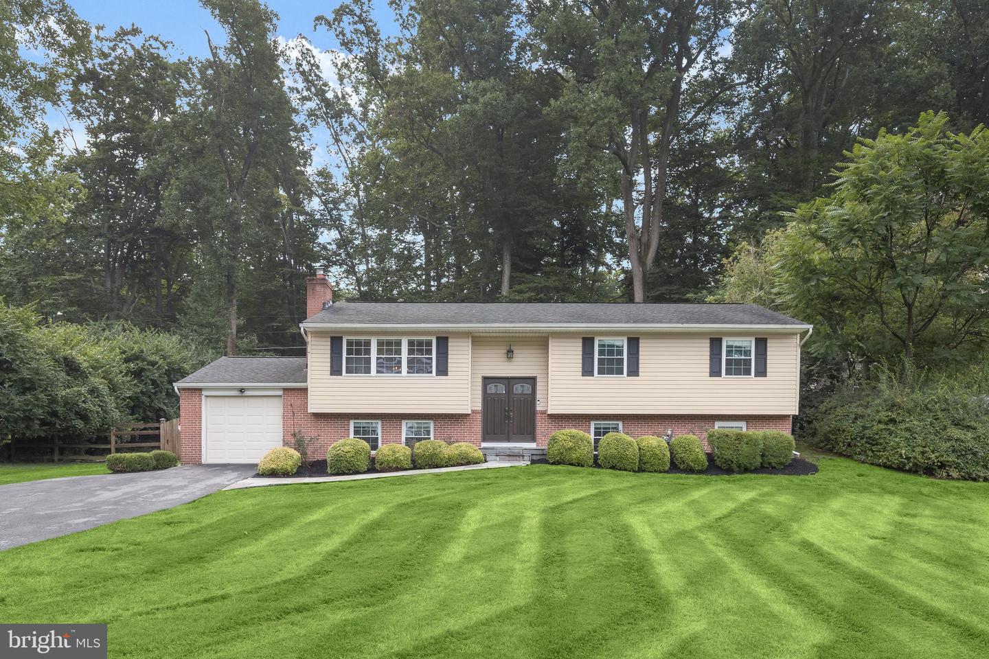 8533 High Ridge Rd — photo