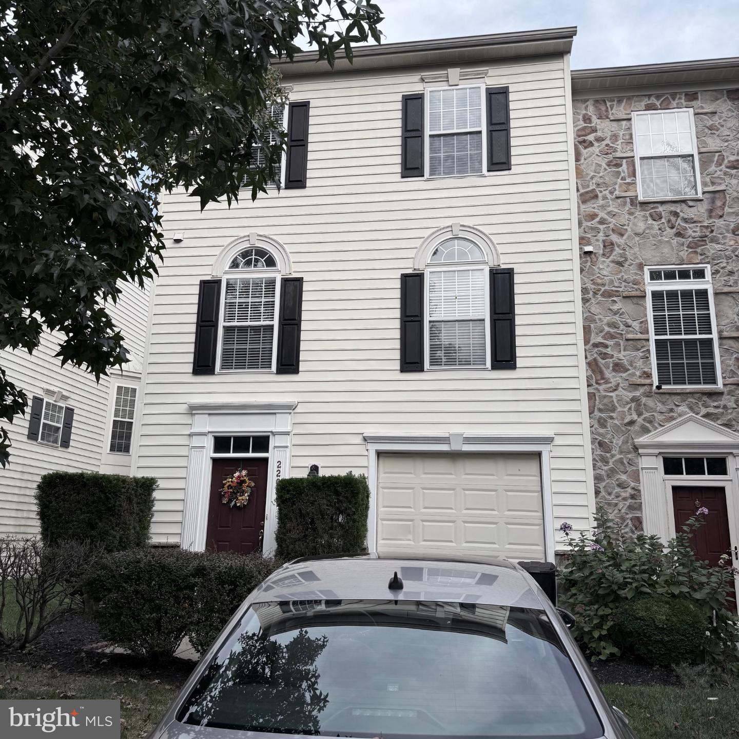 2209 Barnet Ct — photo