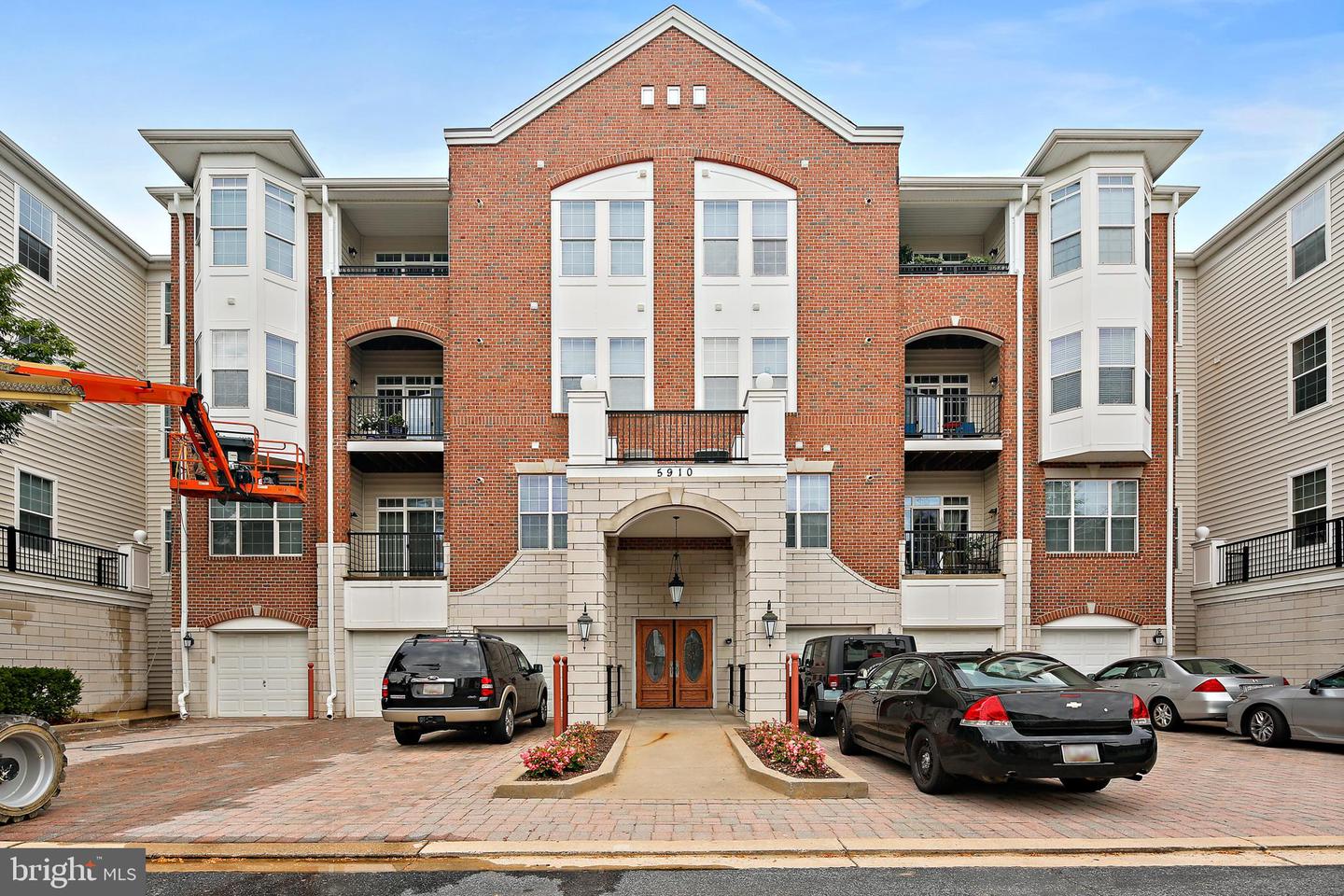 5910 Great Star Dr #105 — photo