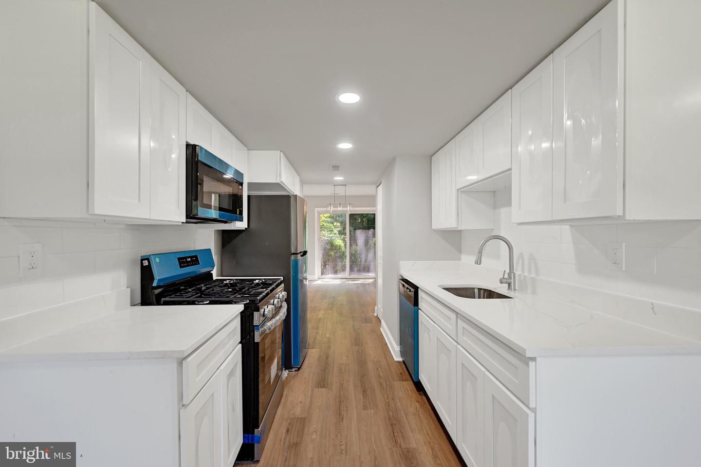 5702 Yellowrose Ct — photo