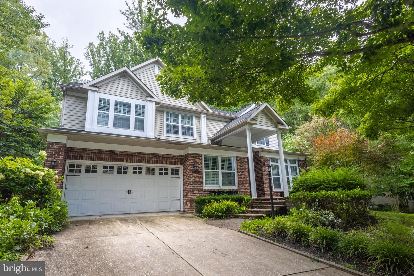 5425 Wooded Way — photo