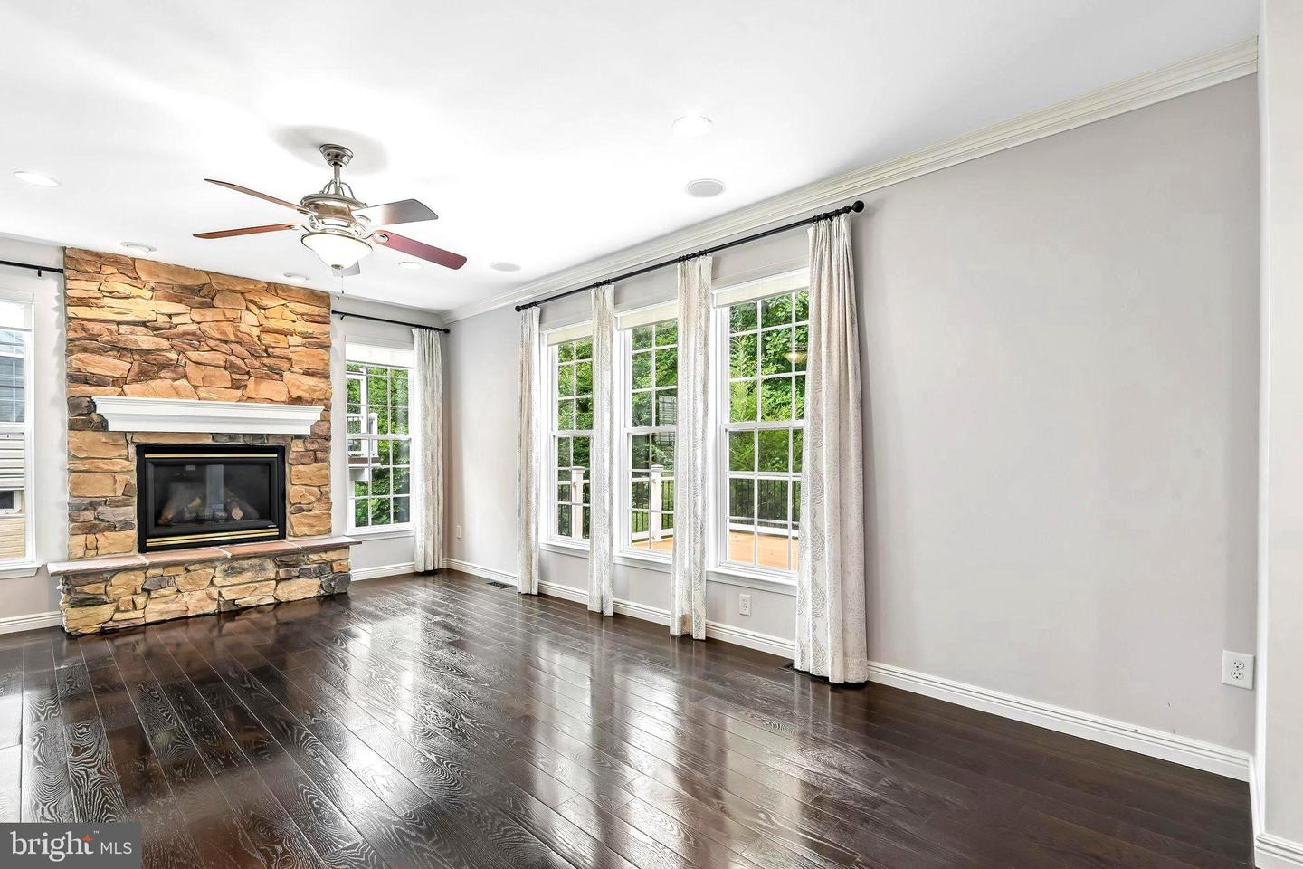 7239 Lyndsey Way — photo