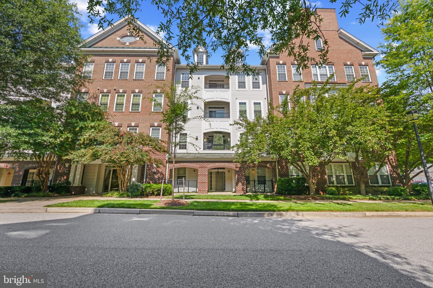 5801 Clipper Ln #408 — photo