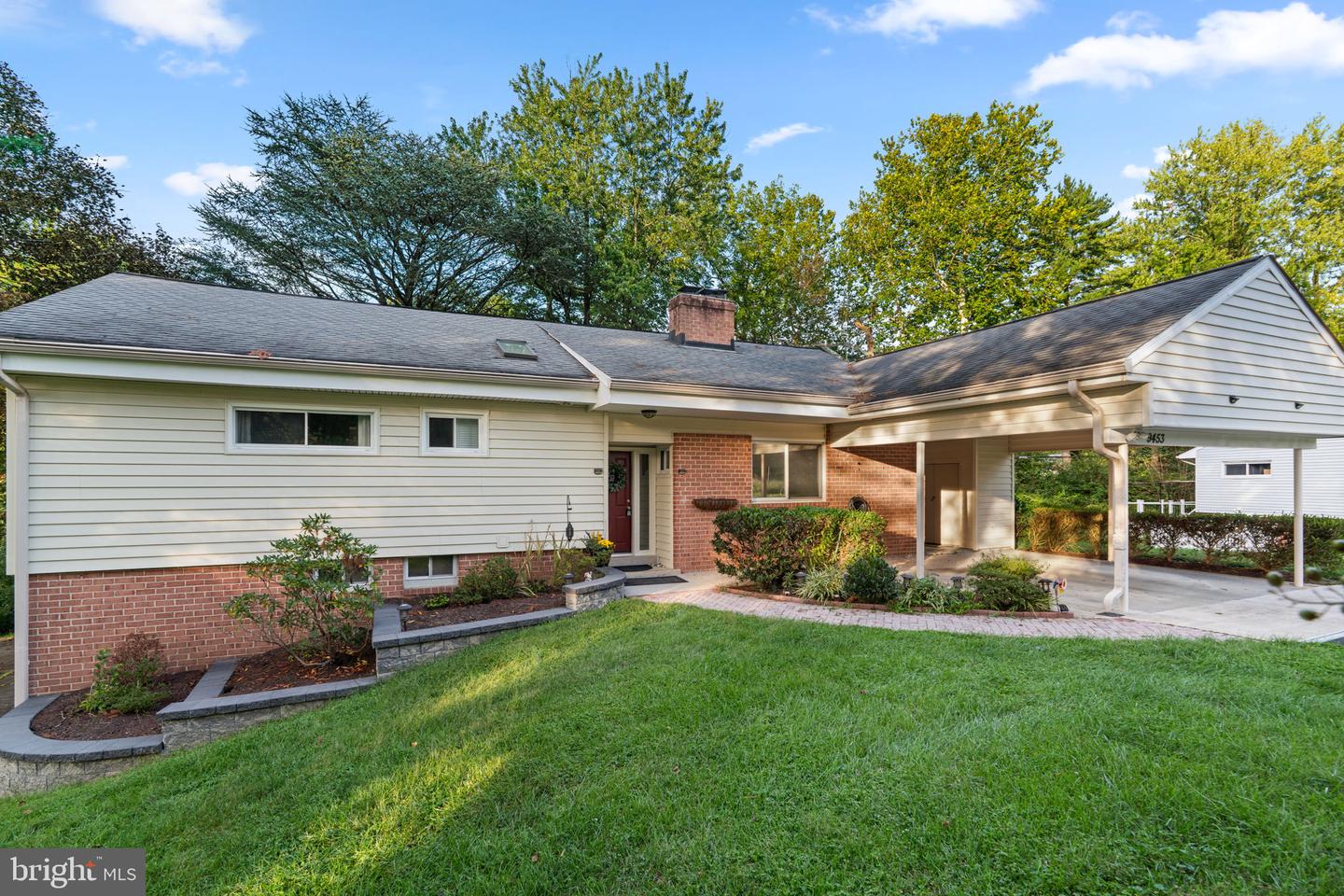 9453 Penfield Ct — photo