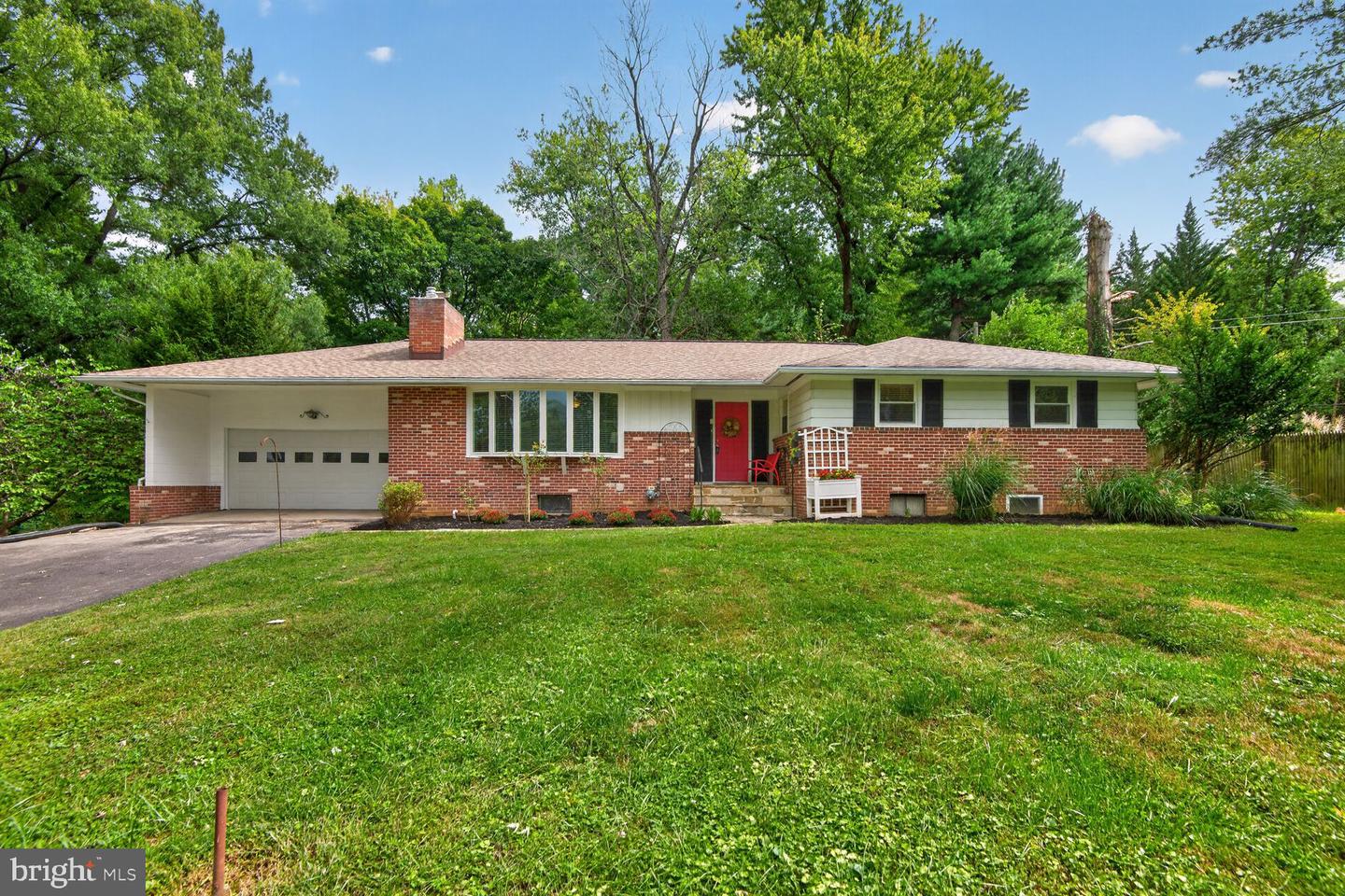 9406 Dartmouth Rd — photo