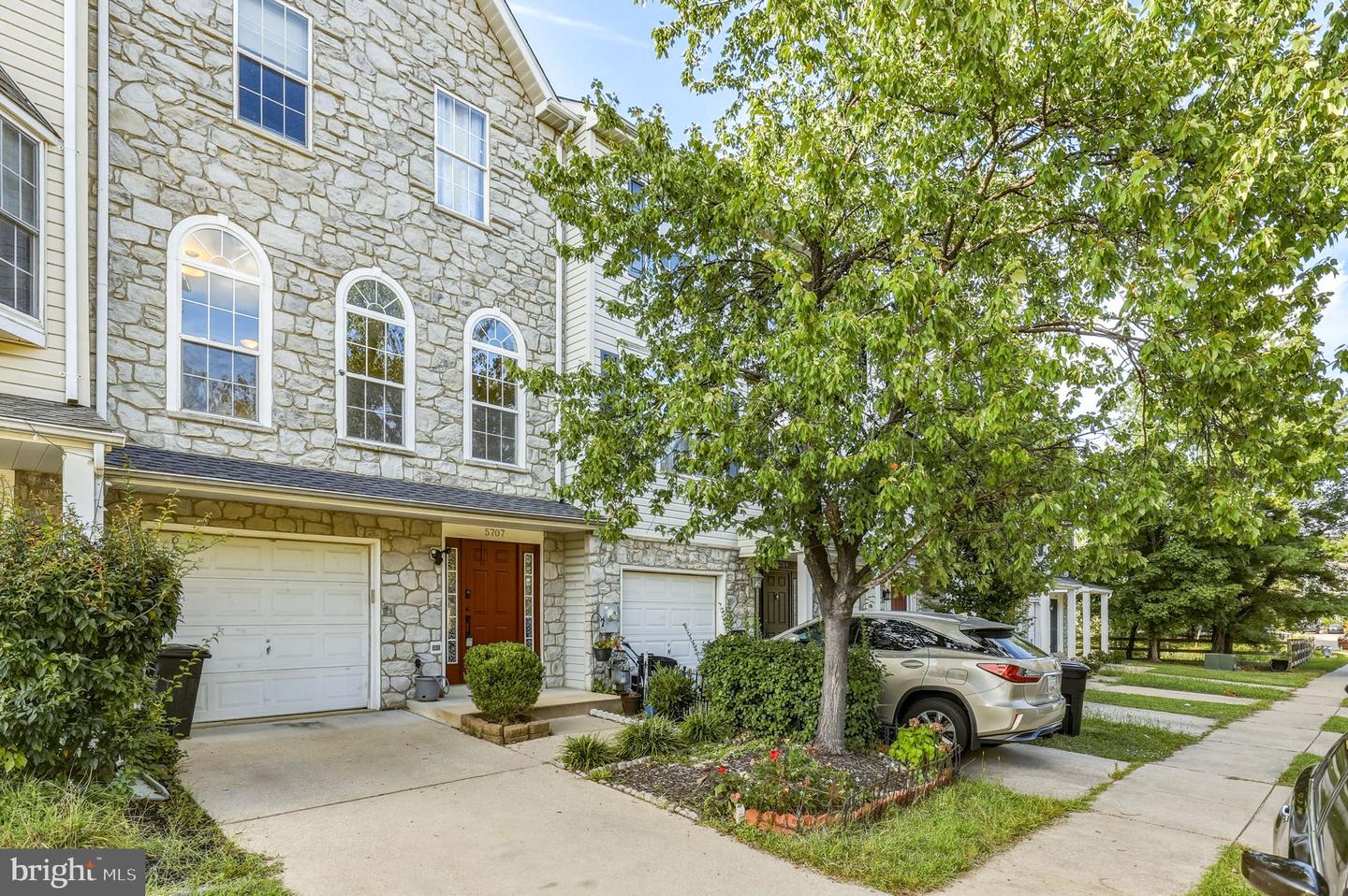 5707 Goldfinch Ct — photo