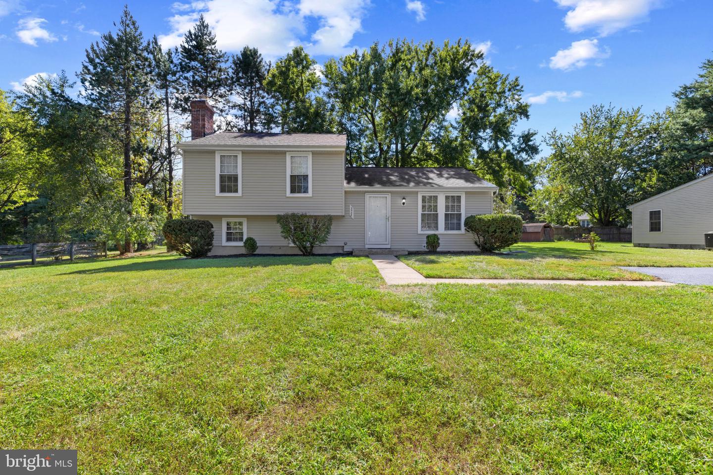 5586 Hunting Horn Dr — photo