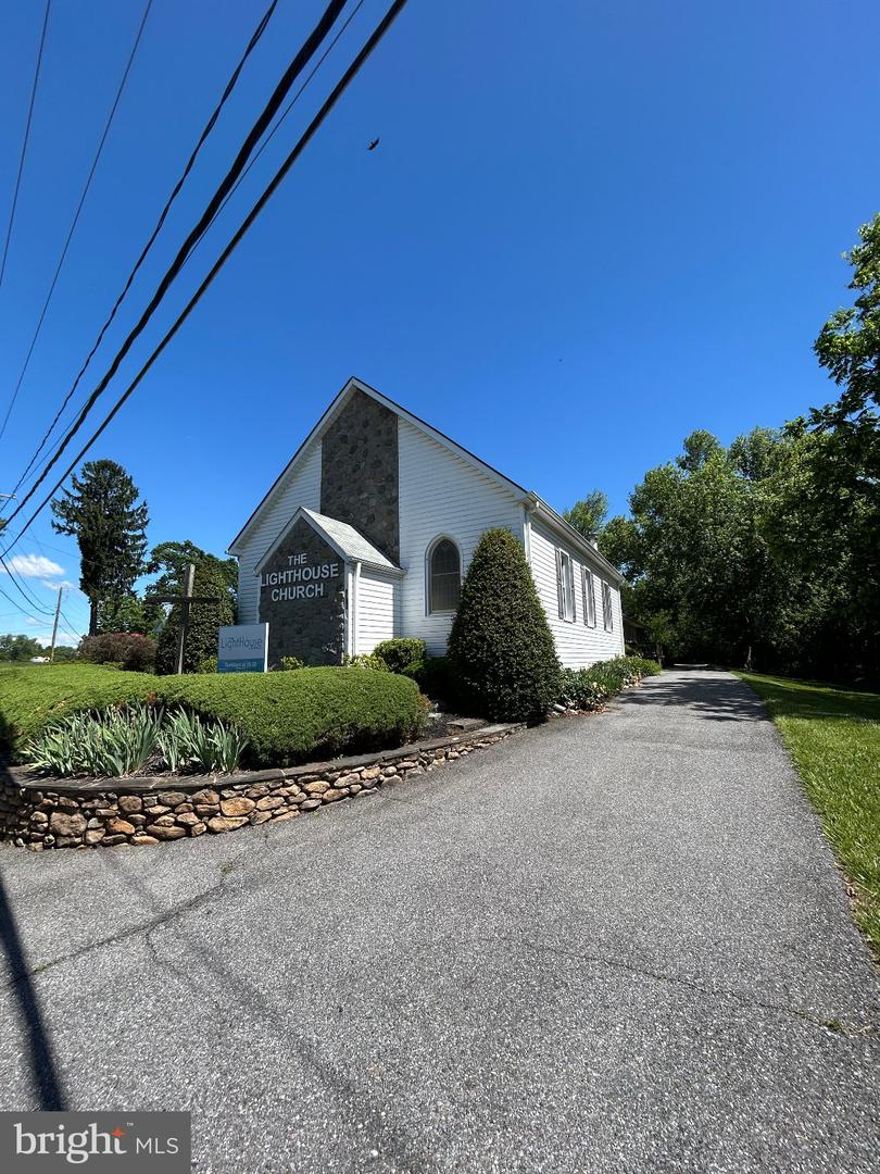 4871 Ten Oaks Rd — photo