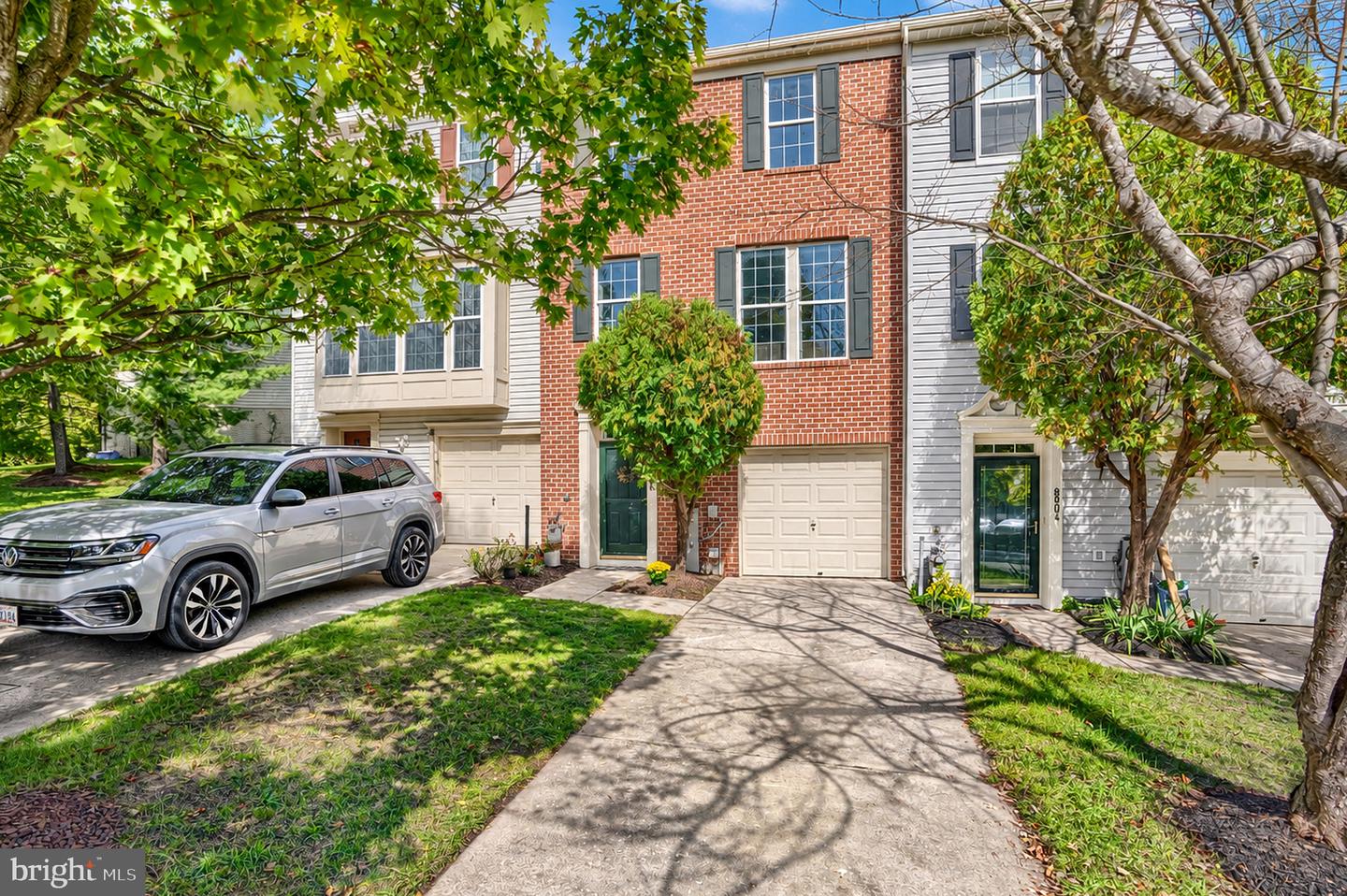 8806 Papillon Dr — photo