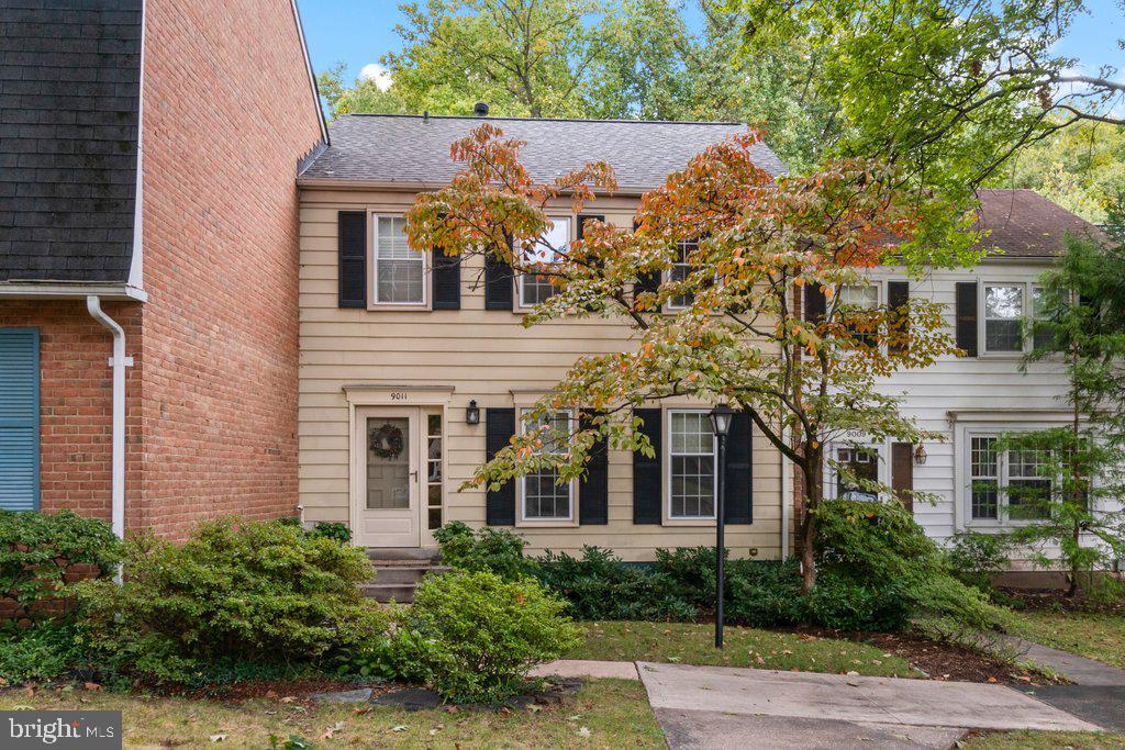 9011 Queen Maria Ct — photo